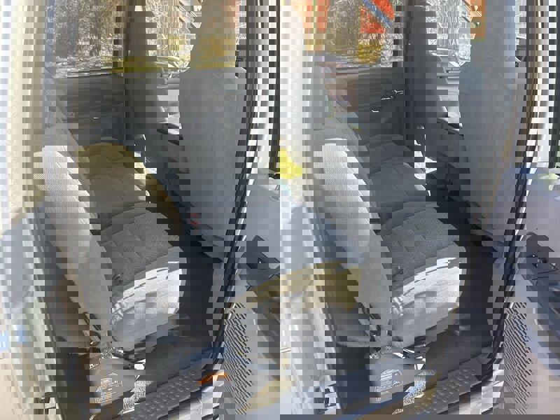 Used 2004 Ford Excursion XLT image 25