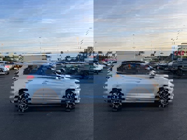 Used 2018 Hyundai Elantra GT image 6