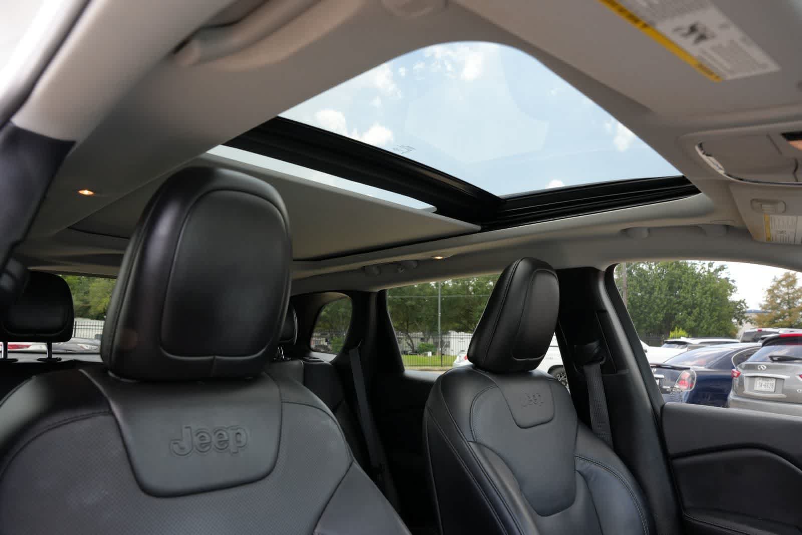 Used 2022 Jeep Cherokee Limited AWD/4WD image 22