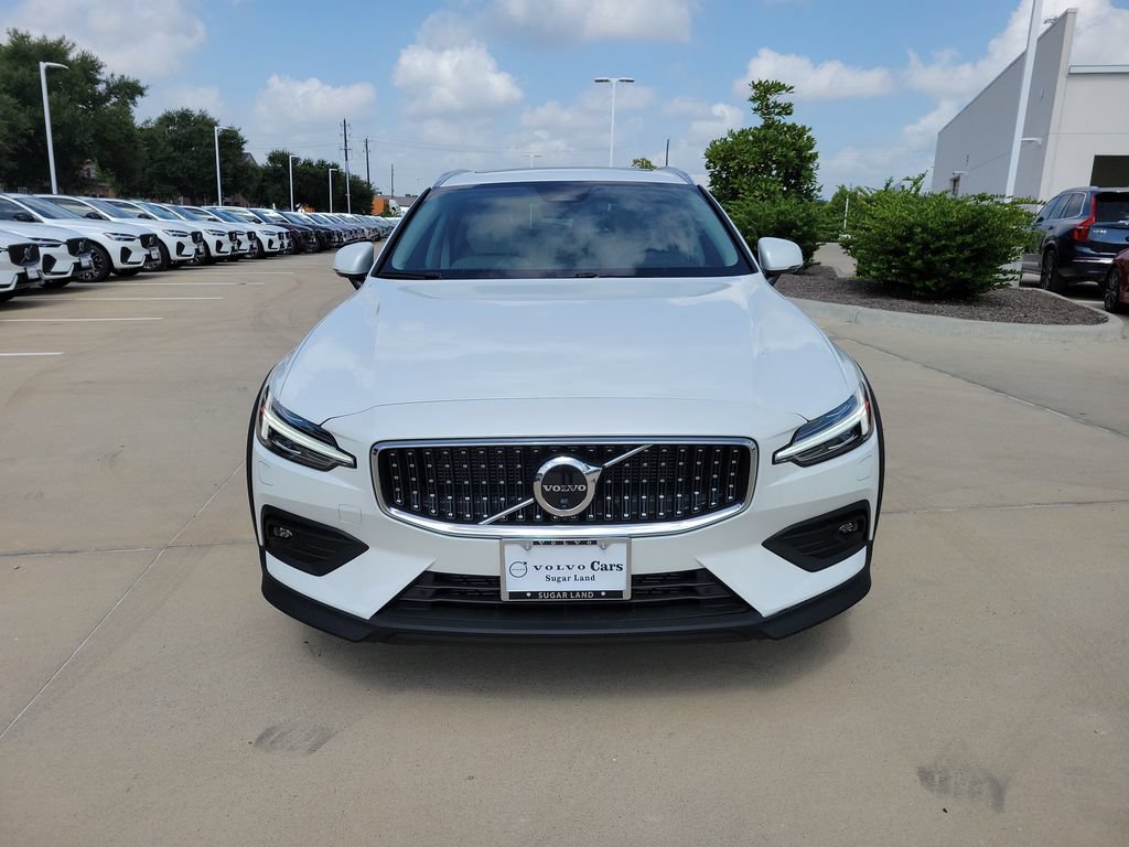 New 2026 Volvo V60 B5 Cross Country Plus w/ Climate Package AWD/4WD image 2