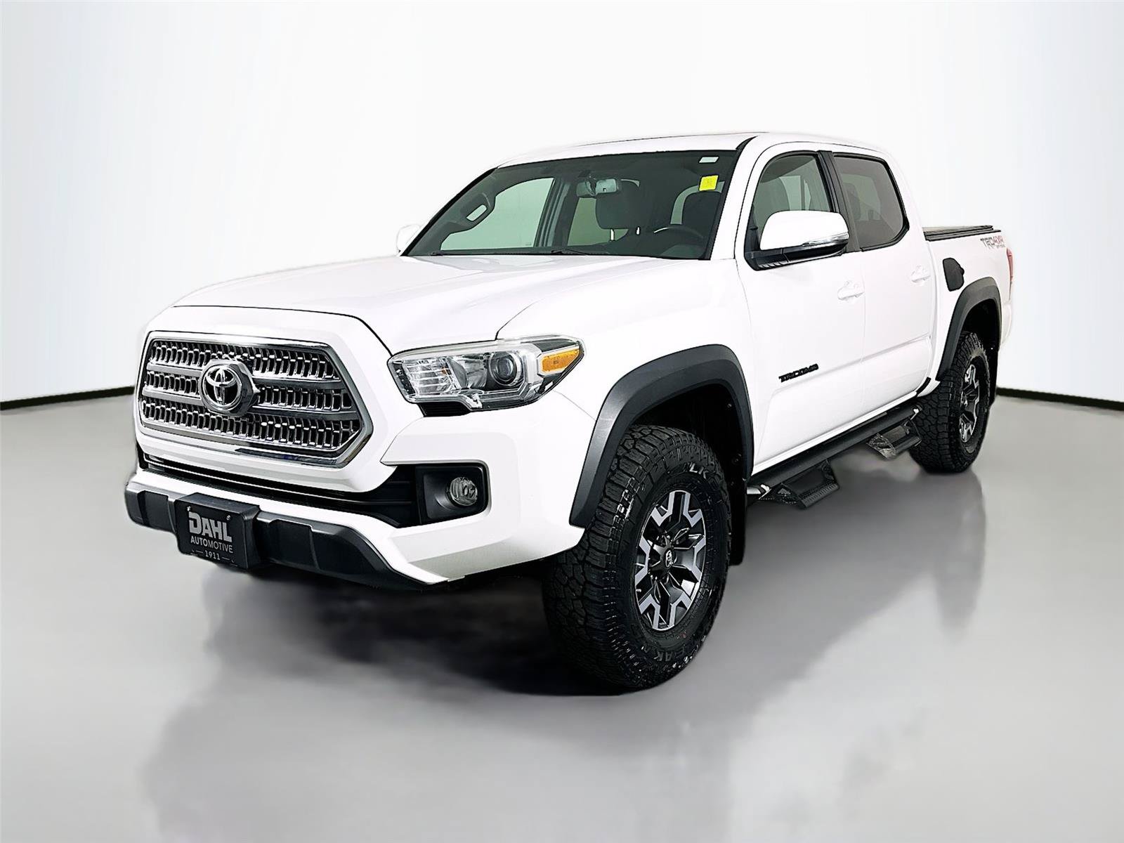 Used 2017 Toyota Tacoma TRD Off-Road AWD/4WD image 4