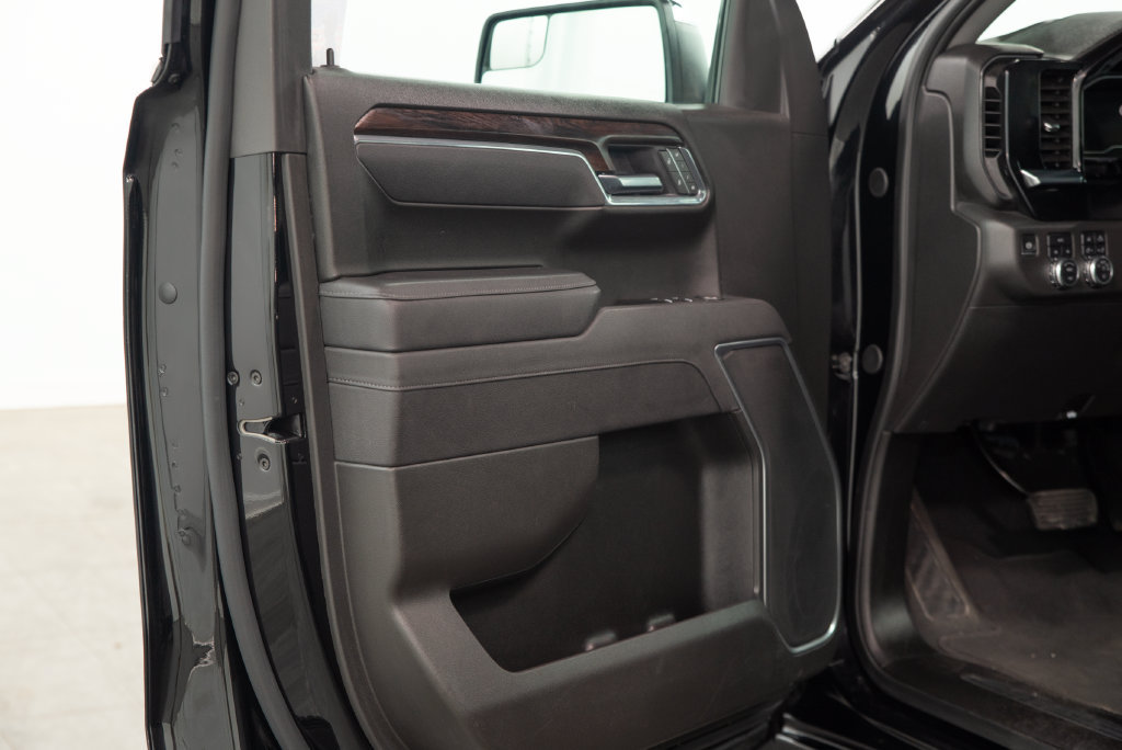 Used 2025 GMC Sierra 1500 SLT AWD/4WD image 6