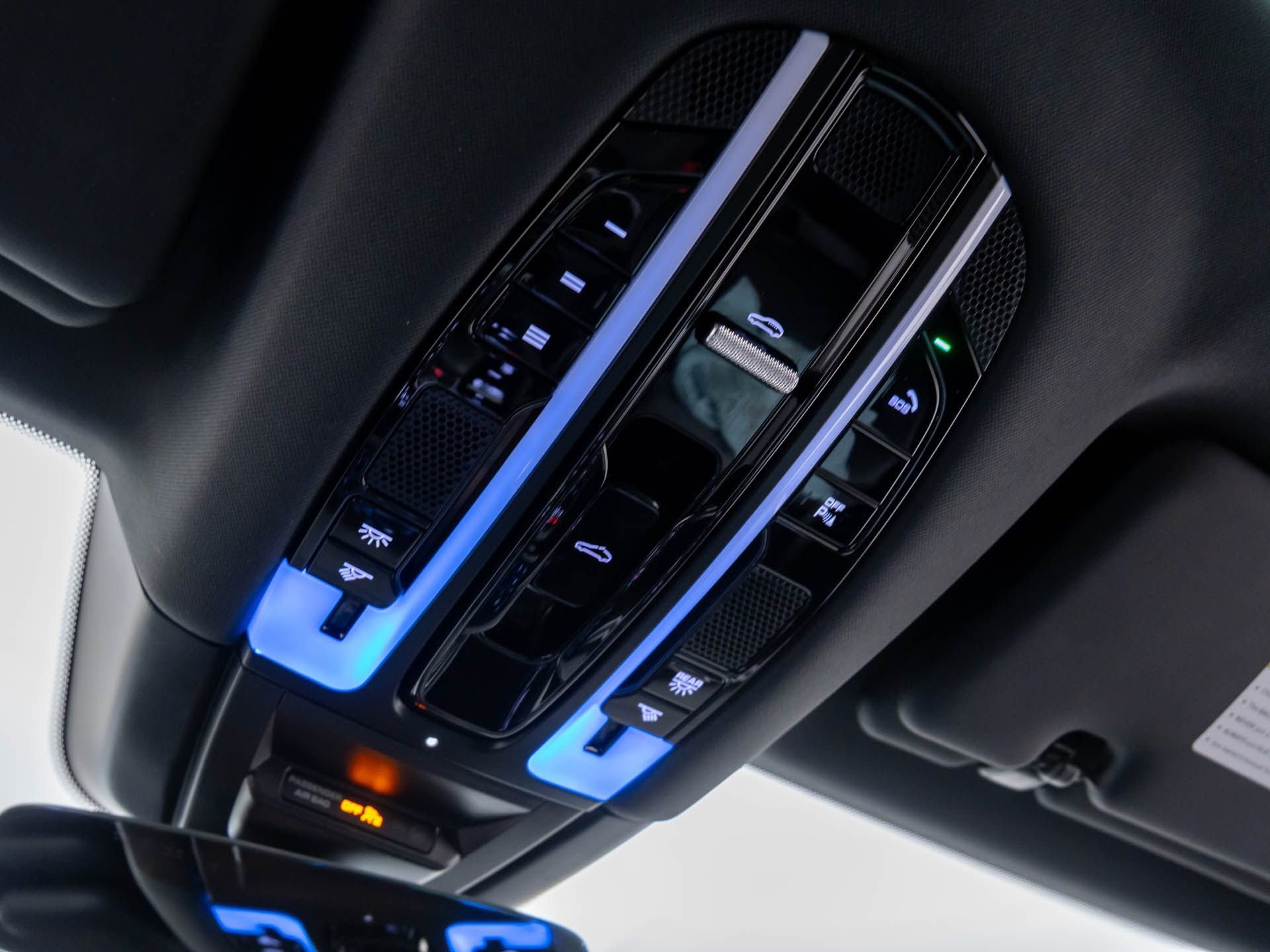 Certified 2023 Porsche Cayenne Platinum Edition image 29