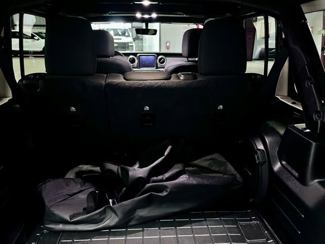 Used 2022 Jeep Wrangler Unlimited Sahara image 5