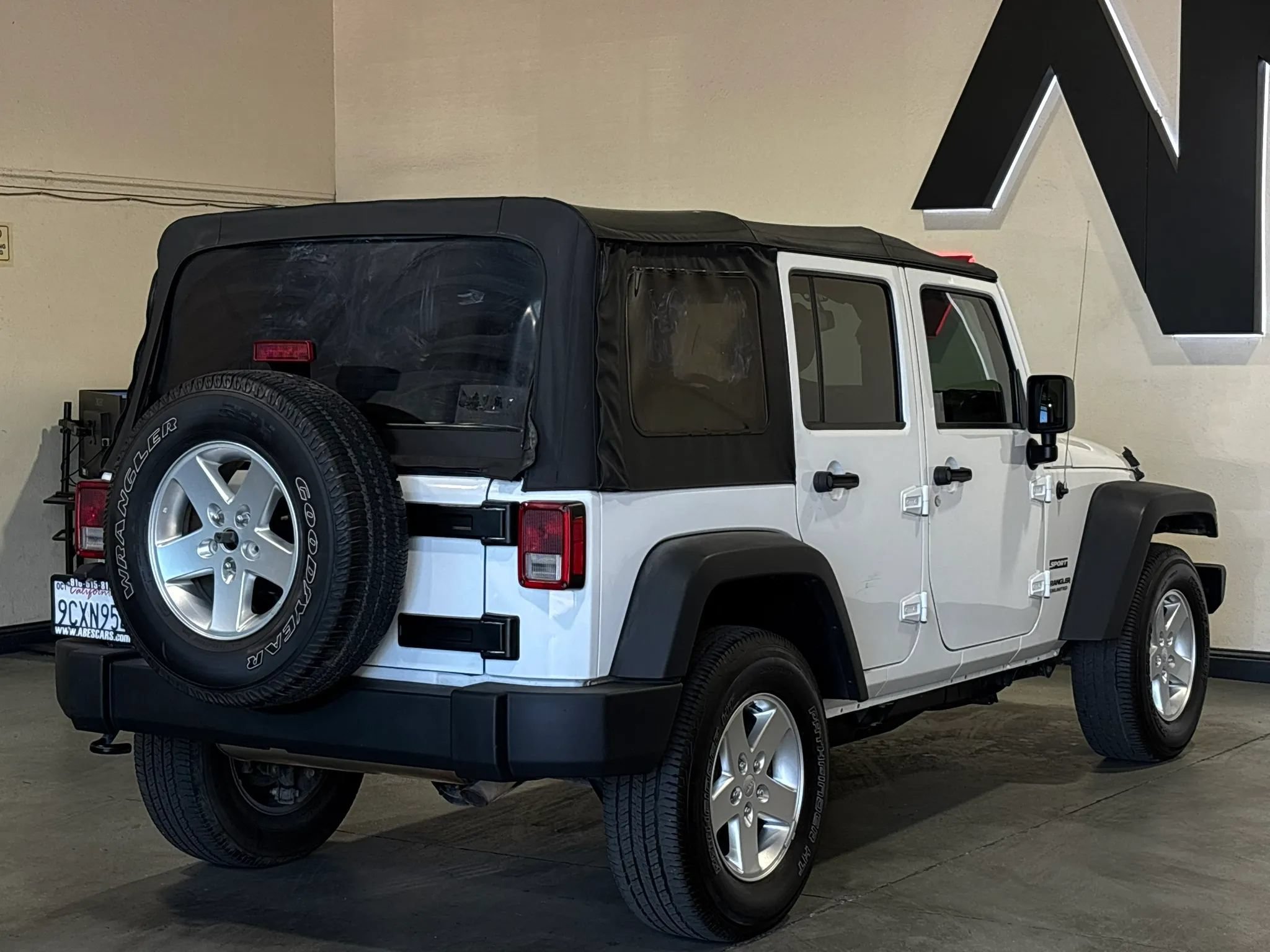 Used 2015 Jeep Wrangler Unlimited Sport w/ Quick Order Package 24S AWD/4WD image 4