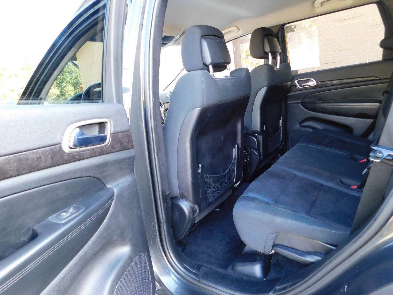 Used 2011 Jeep Grand Cherokee Laredo image 15