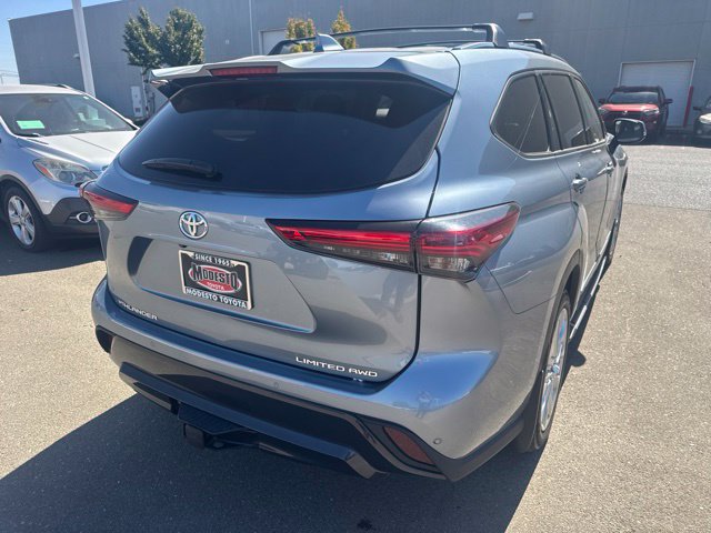 Used 2023 Toyota Highlander Limited AWD/4WD image 4
