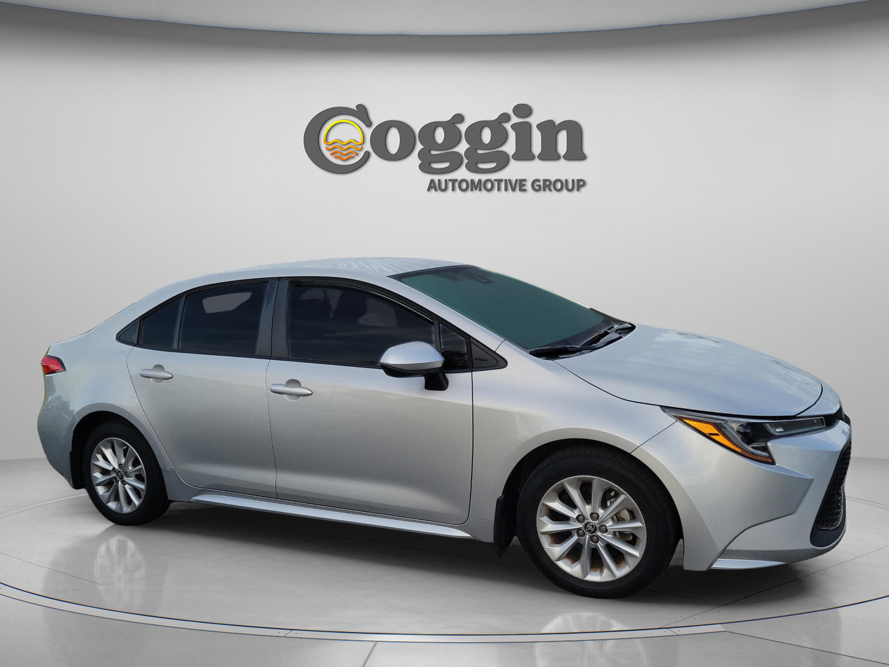 Used 2022 Toyota Corolla LE w/ LE Convenience Package FWD image 5