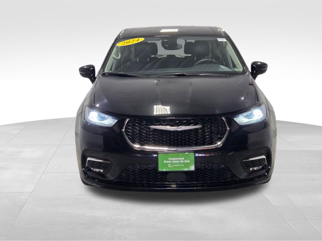 Certified 2024 Chrysler Pacifica Touring-L image 16