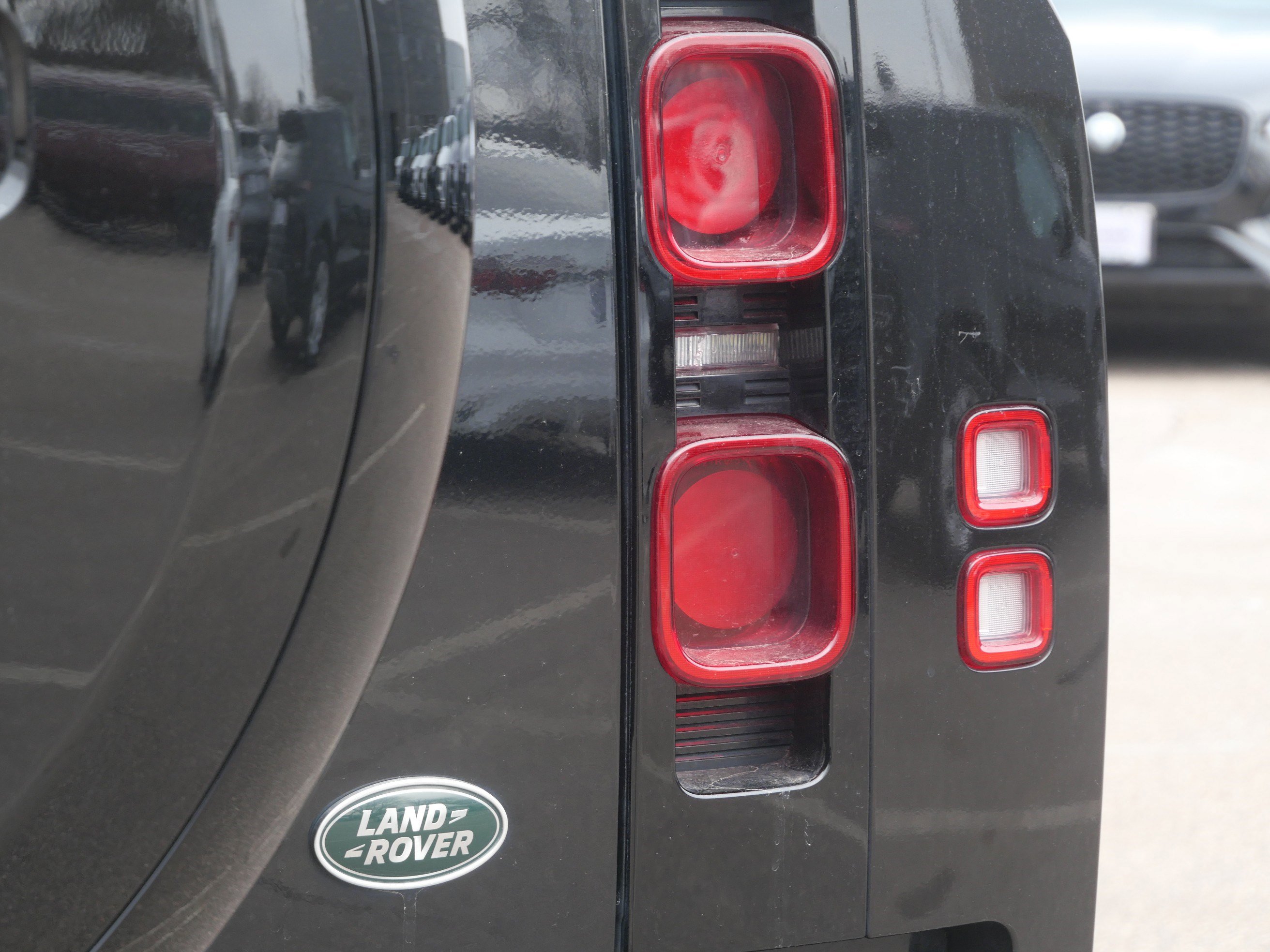 Certified 2023 Land Rover Defender 130 SE image 11