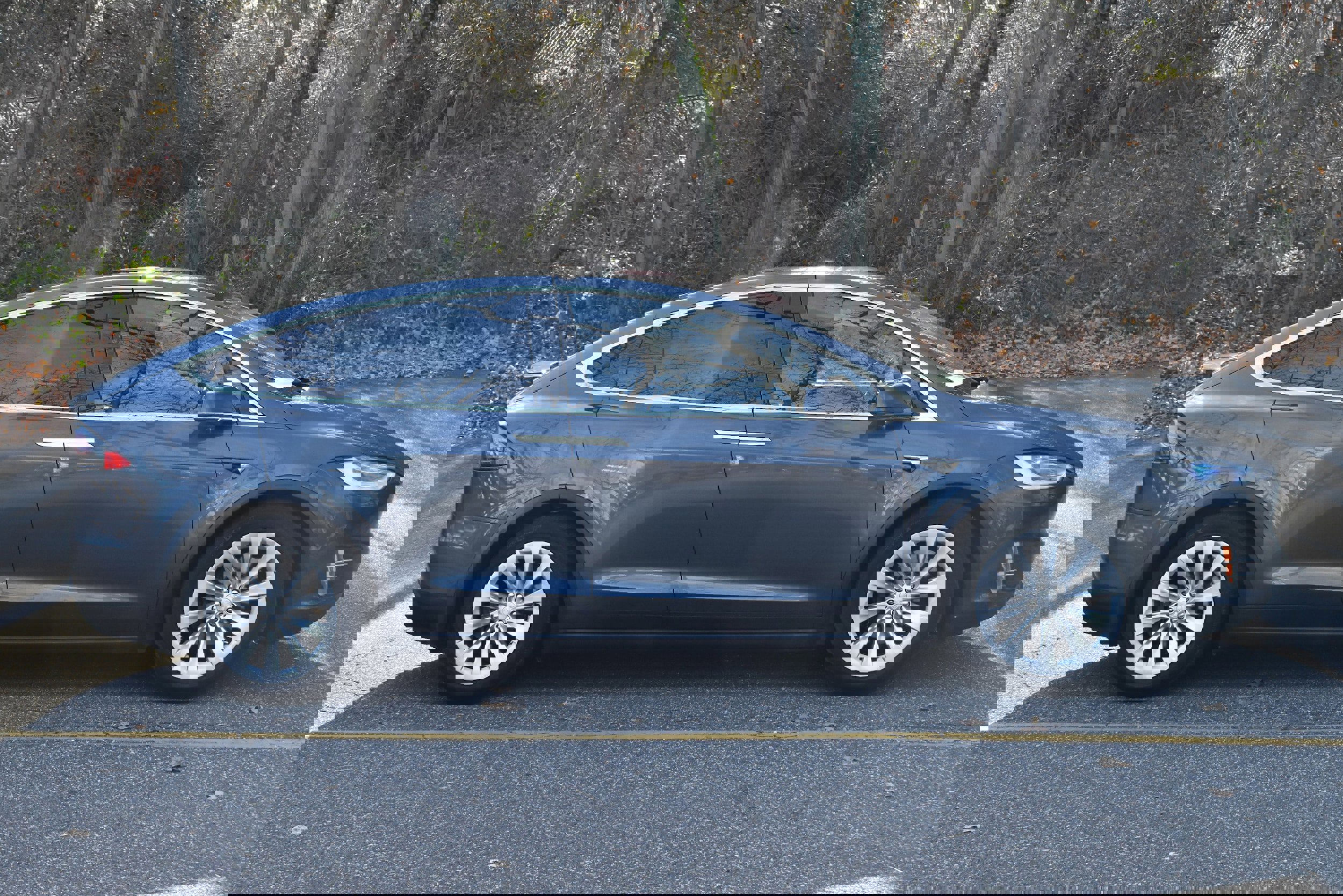 Used 2018 Tesla Model X 75D image 11