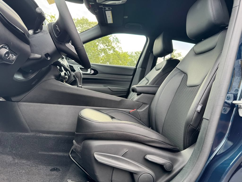 New 2026 Jeep Compass Latitude AWD/4WD image 17
