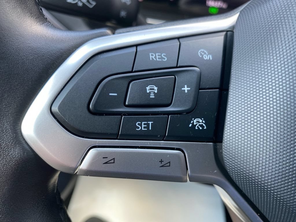 Used 2023 Volkswagen Jetta SE FWD image 32
