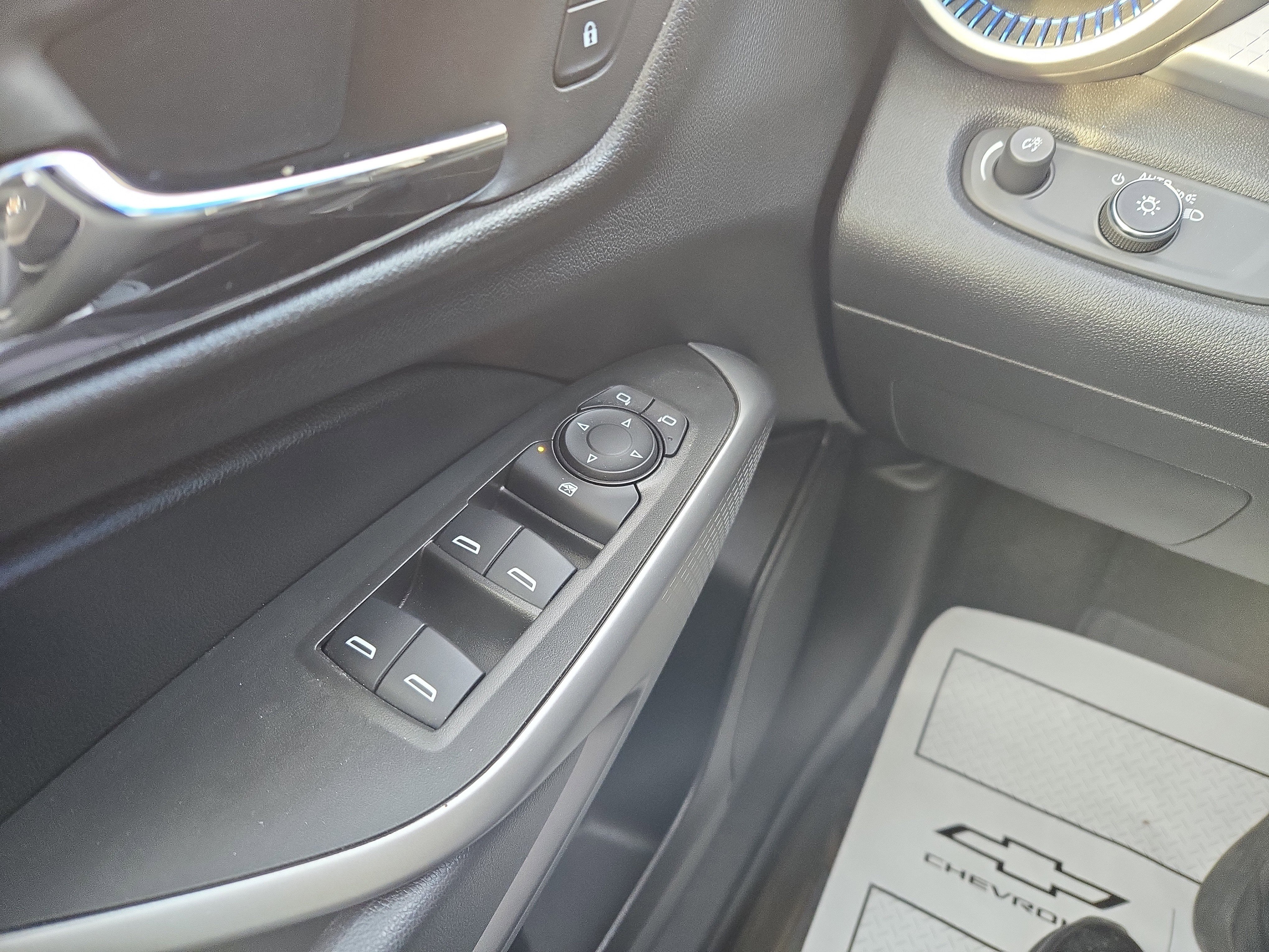 Used 2024 Chevrolet Trax LS w/ LS Convenience Package image 13