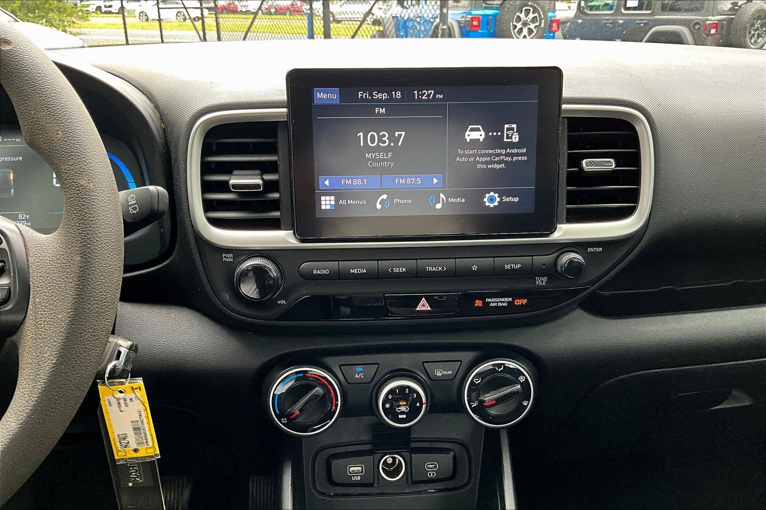 Used 2026 Hyundai Venue SE FWD image 11