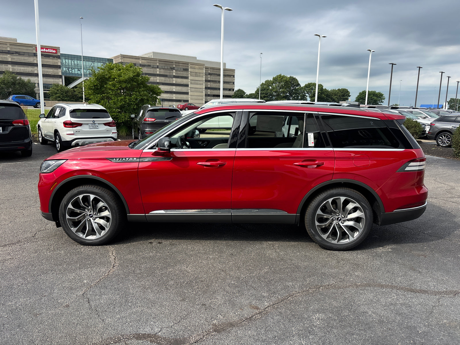 New 2026 Lincoln Aviator AWD image 4