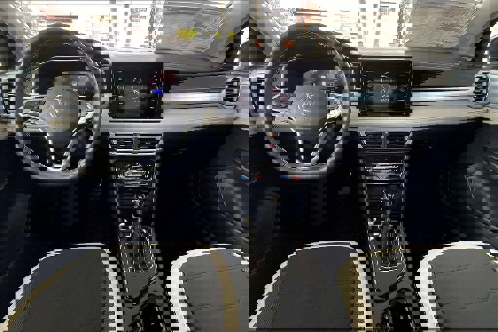 New 2025 Volkswagen Taos SE image 15