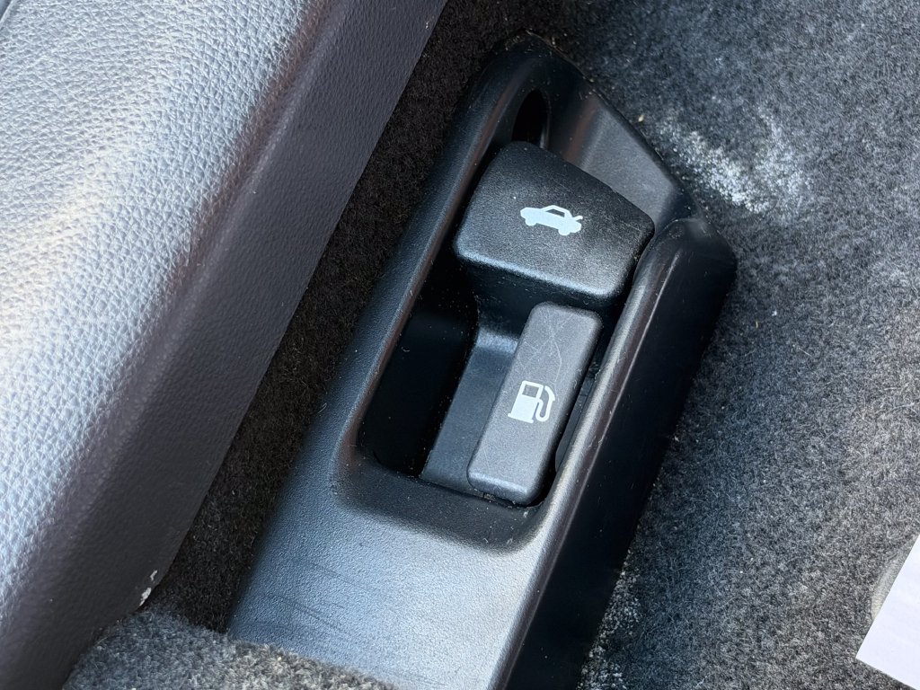 Used 2020 Toyota Corolla XSE FWD image 31