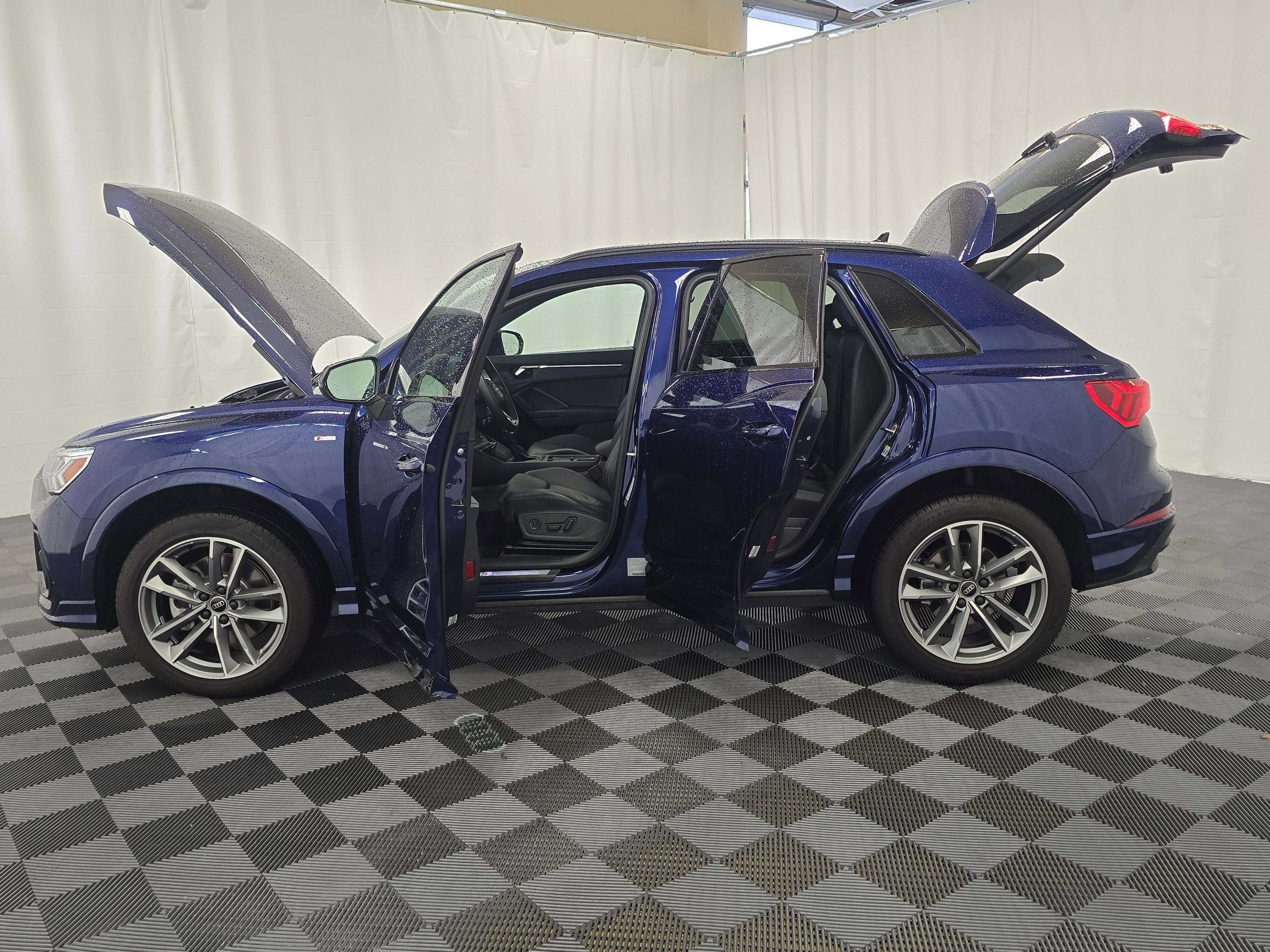 Used 2024 Audi Q3 2.0T Premium w/ Convenience Package image 12