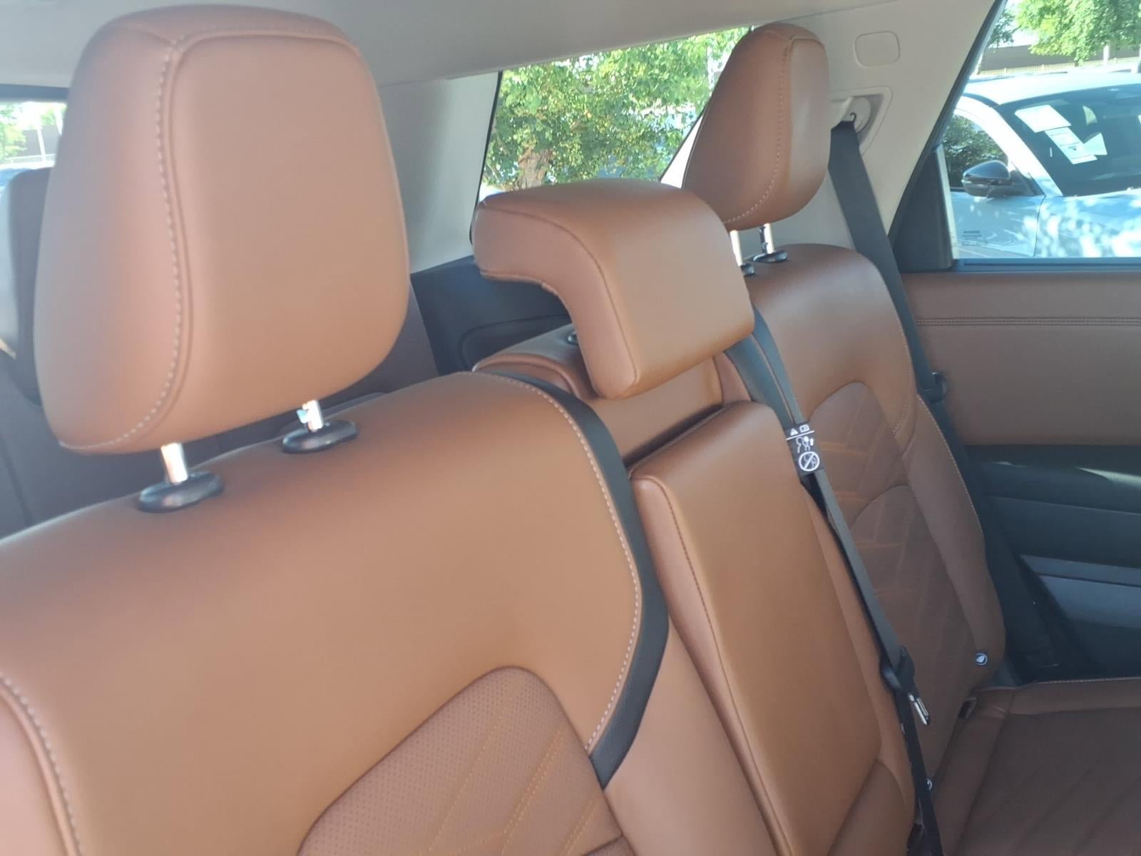 Used 2024 Nissan Pathfinder Platinum w/ Black Appearance Package FWD image 15