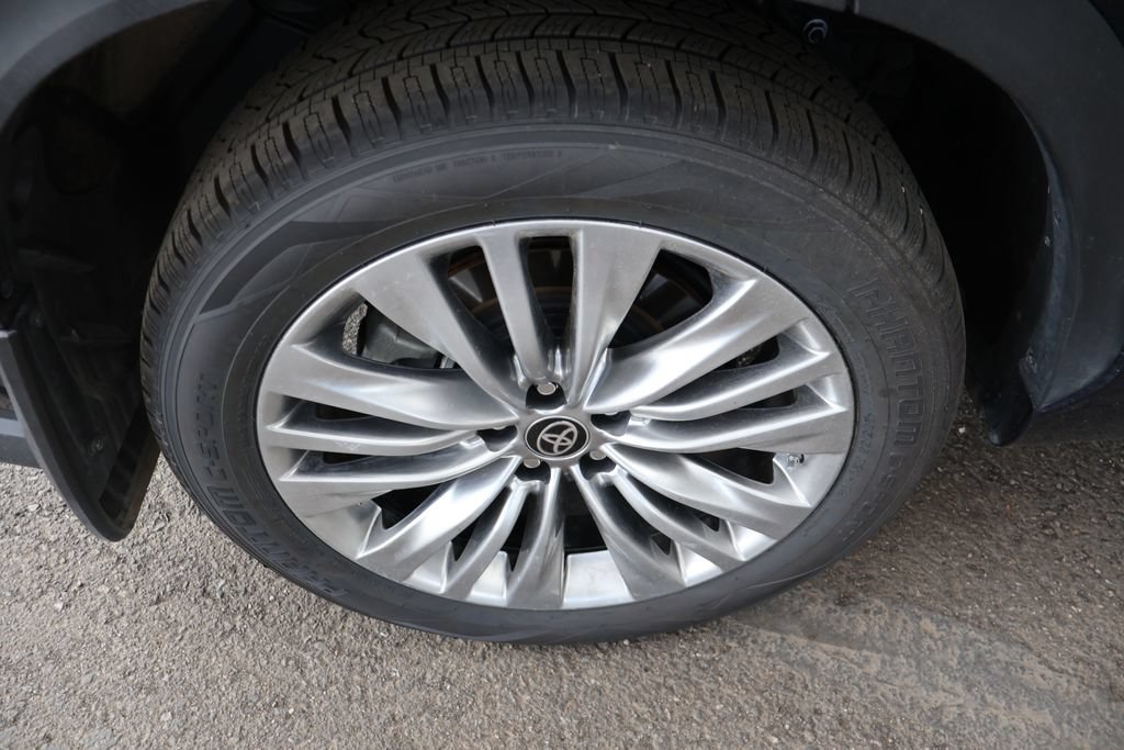 Used 2024 Toyota Highlander Platinum AWD/4WD image 72