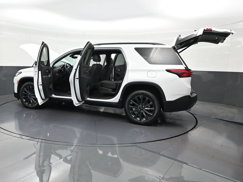 Used 2023 Chevrolet Traverse RS FWD image 35