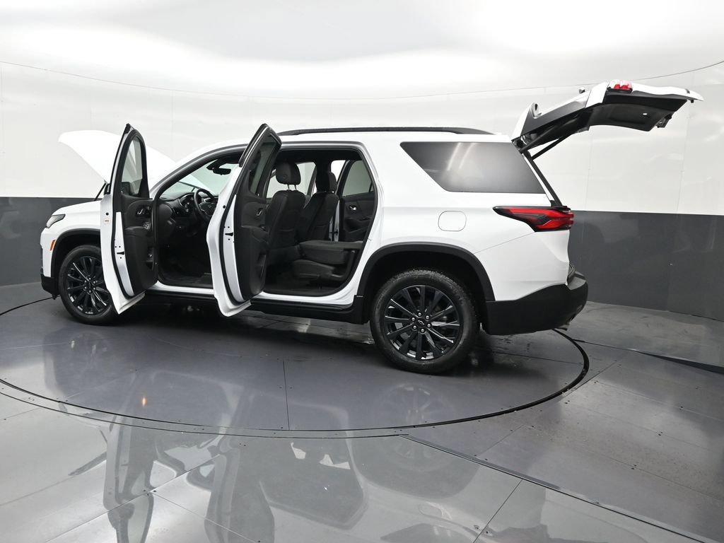 Used 2023 Chevrolet Traverse RS FWD image 35
