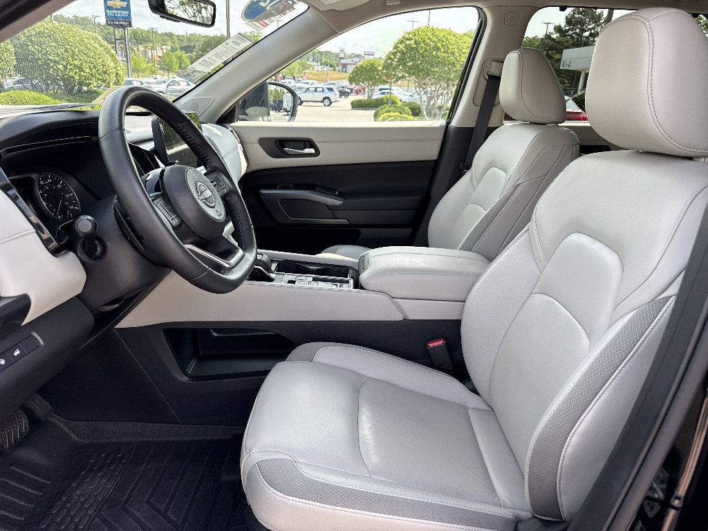 Used 2024 Nissan Pathfinder SL w/ SL Premium Package FWD image 9