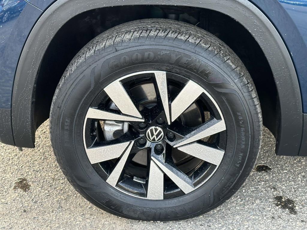 Certified 2023 Volkswagen Atlas Cross Sport SE image 8