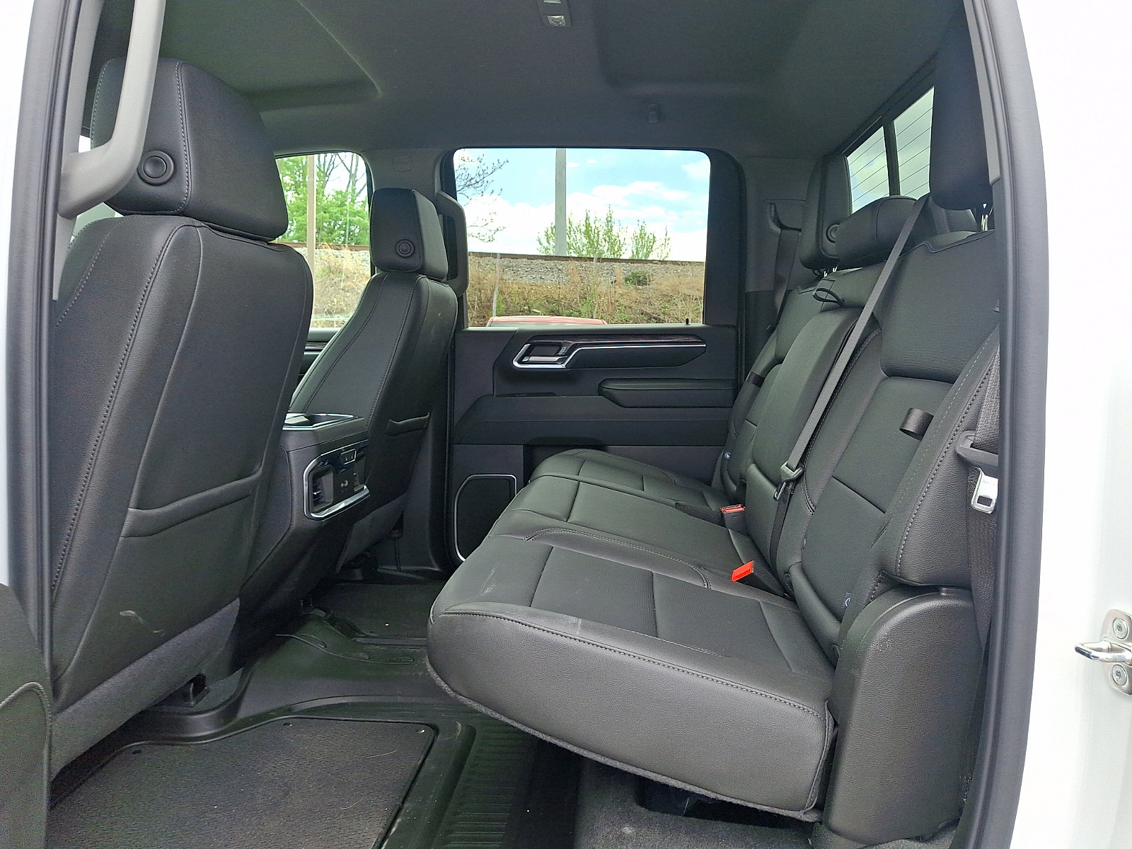 Certified 2024 Chevrolet Silverado 2500 LTZ w/ LTZ Convenience Package AWD/4WD image 10