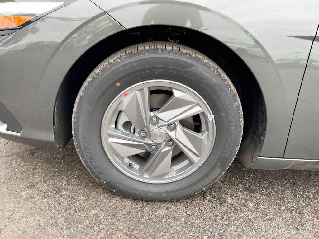 Used 2025 Hyundai Elantra SE image 36