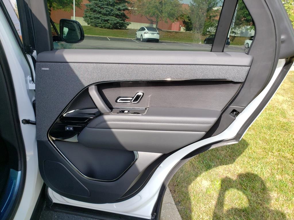 New 2025 Land Rover Range Rover Sport SE image 16