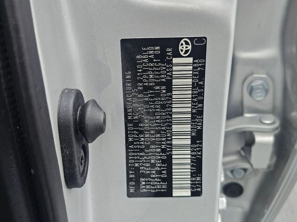 Used 2025 Toyota Corolla LE image 39