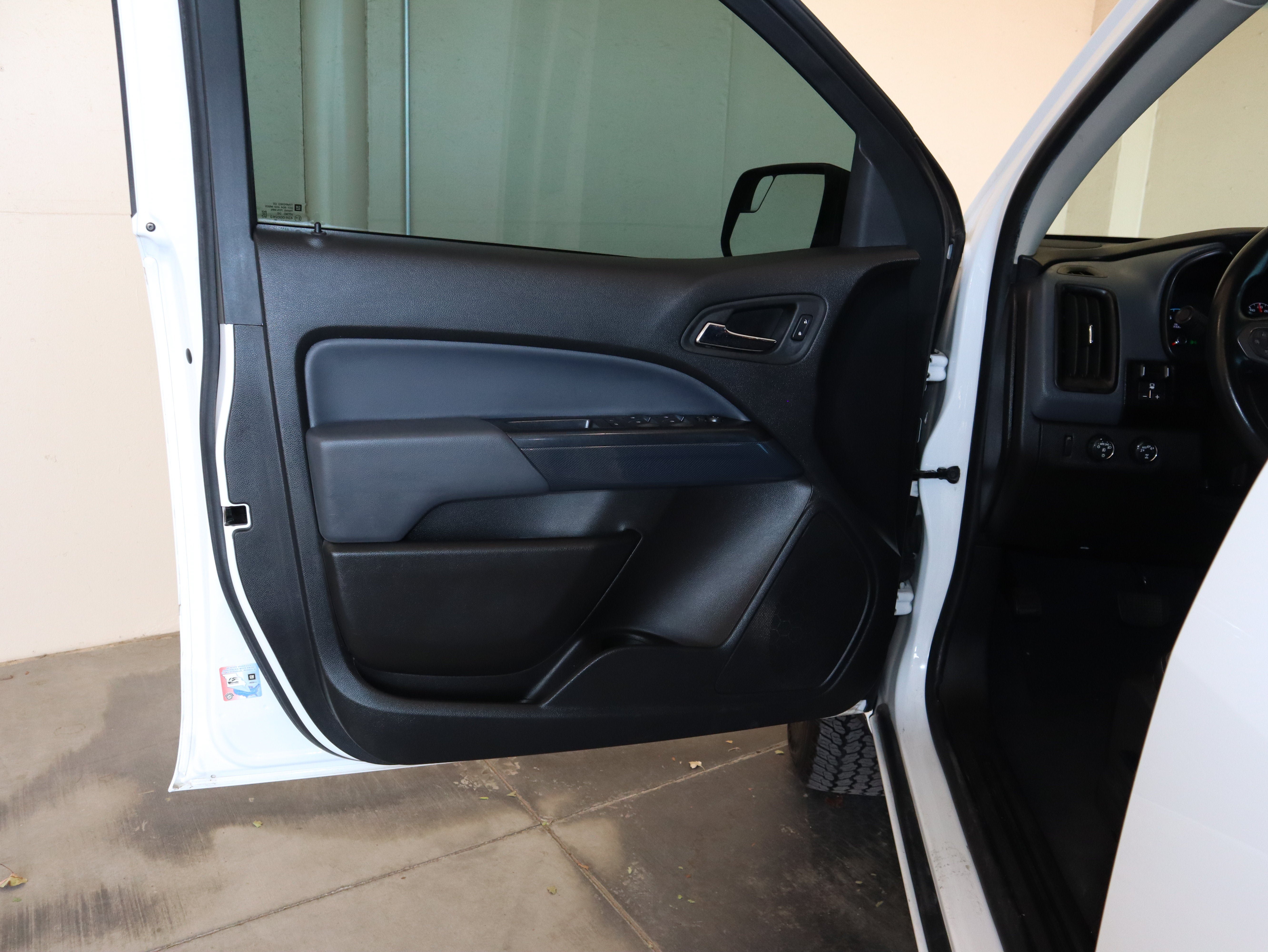Used 2022 Chevrolet Colorado Z71 AWD/4WD image 32