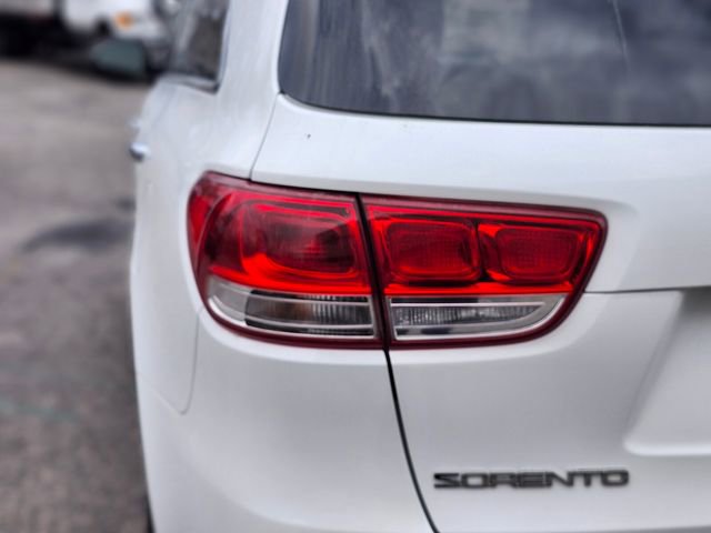 Used 2018 Kia Sorento AWD image 9