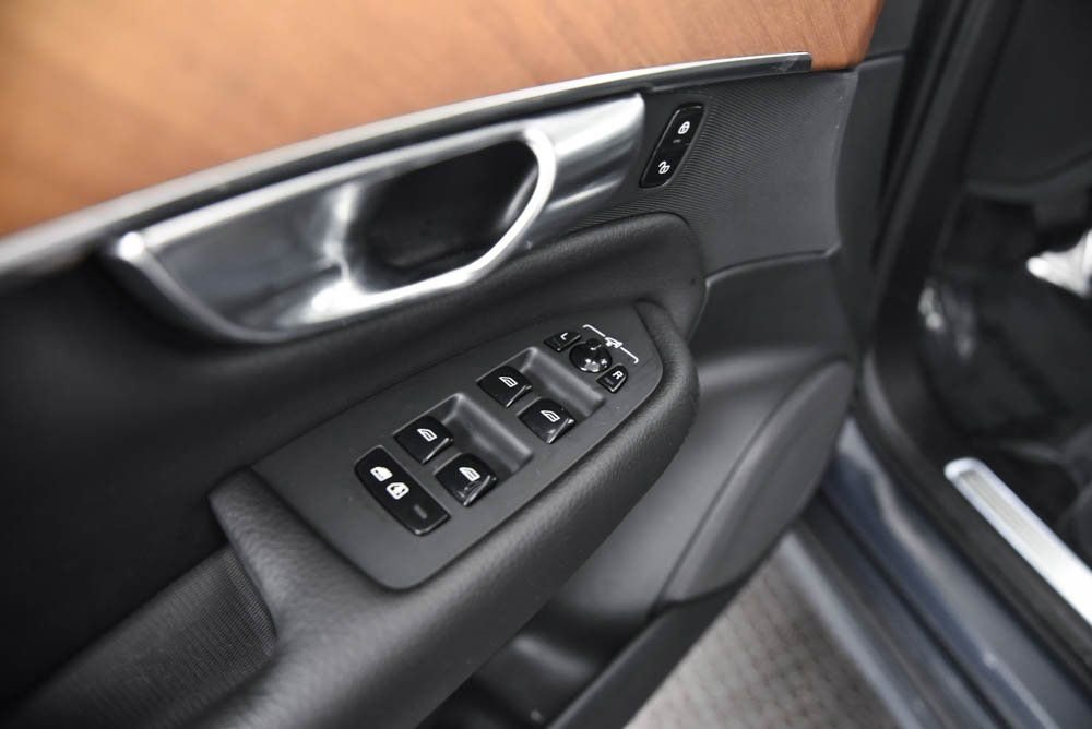 Used 2022 Volvo XC90 T6 Momentum w/ Advanced Package image 9