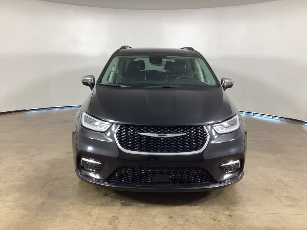 Used 2022 Chrysler Pacifica Limited FWD image 2