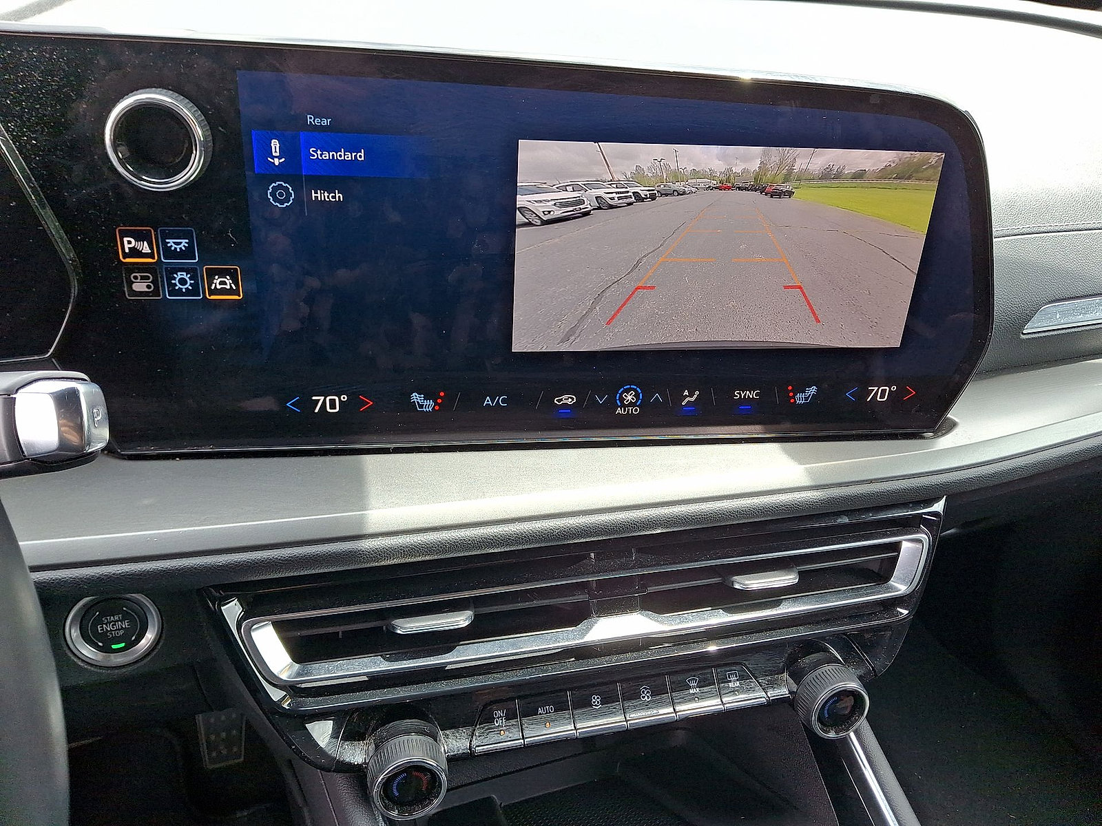 Used 2025 Chevrolet Traverse LT FWD image 15
