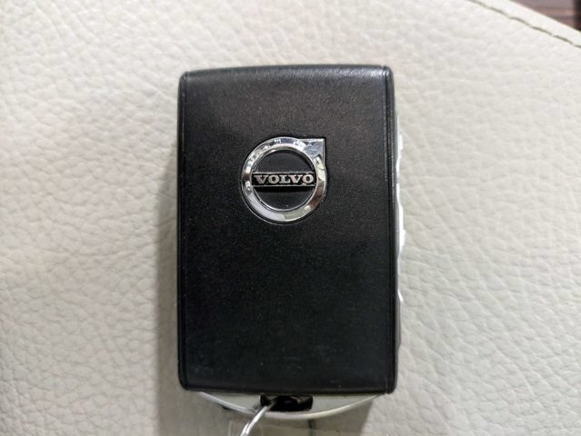 Used 2022 Volvo S60 B5 Momentum w/ Premium Package FWD image 30