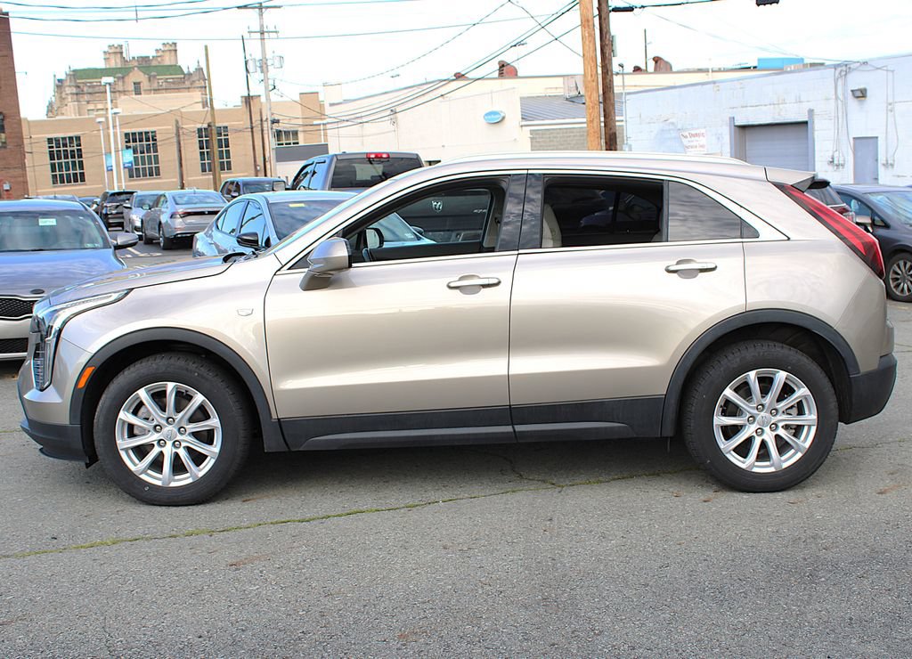 Used 2022 Cadillac XT4 Luxury w/ Cold Weather Package AWD/4WD image 3