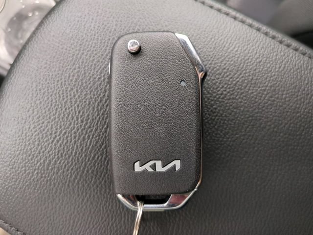Used 2025 Kia Soul LX w/ LX Technology Package FWD image 26