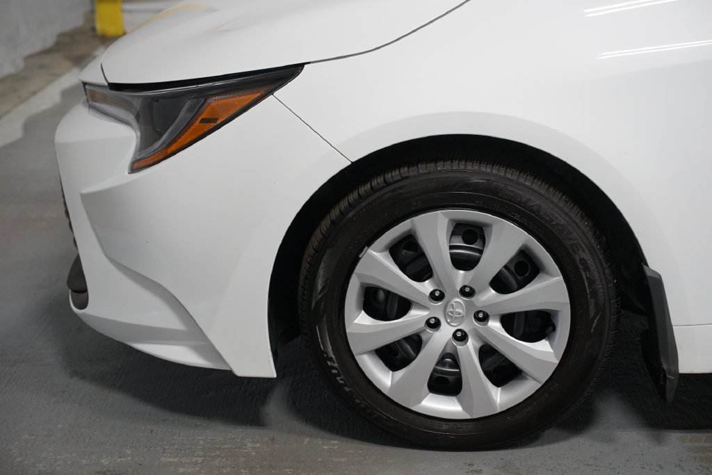 Used 2026 Toyota Corolla LE FWD image 5
