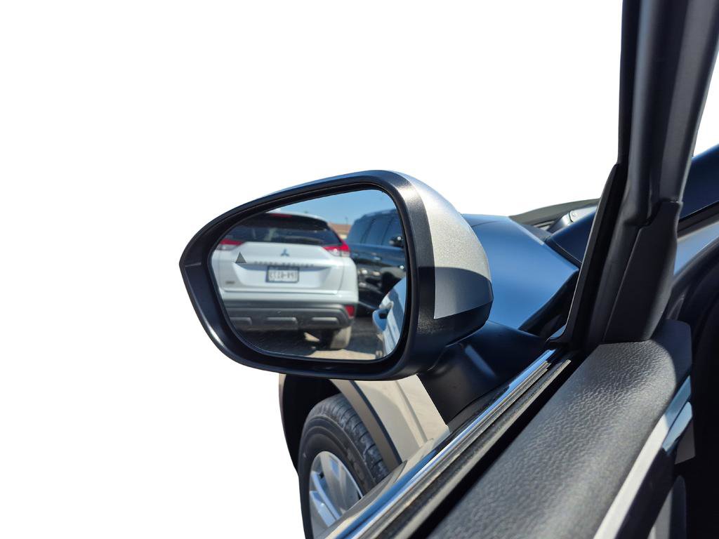 New 2026 Mitsubishi Outlander ES image 18