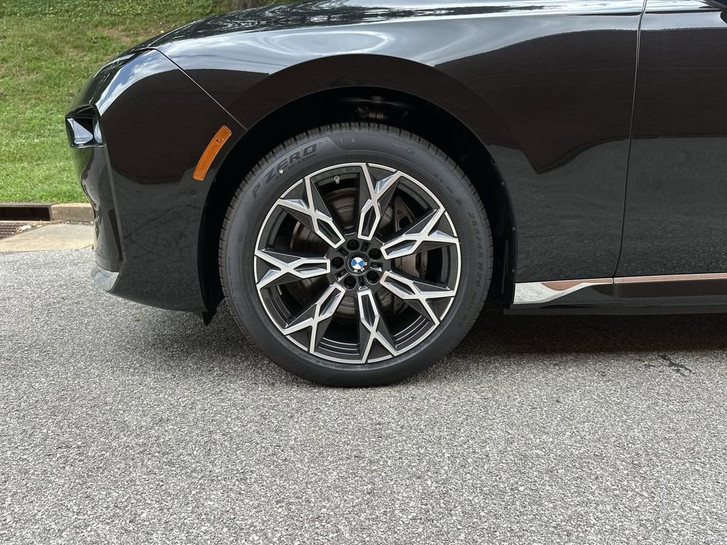 New 2025 BMW i7 xDrive60 image 12