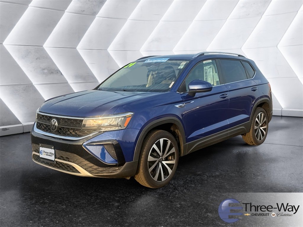 Used 2024 Volkswagen Taos SE image 1