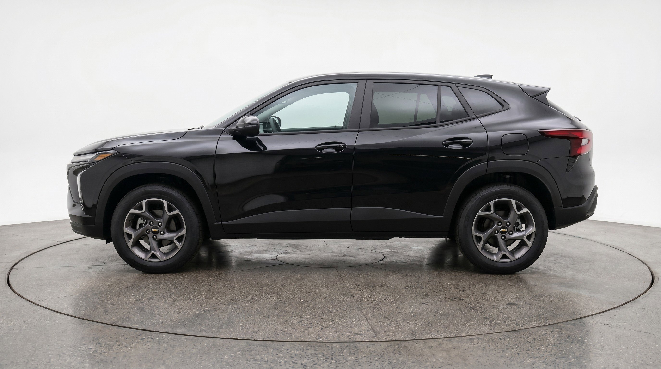 Used 2025 Chevrolet Trax LT FWD image 5