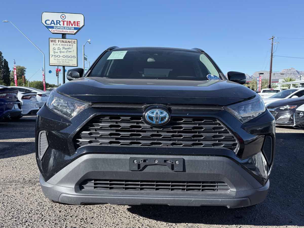 Used 2019 Toyota RAV4 LE image 2