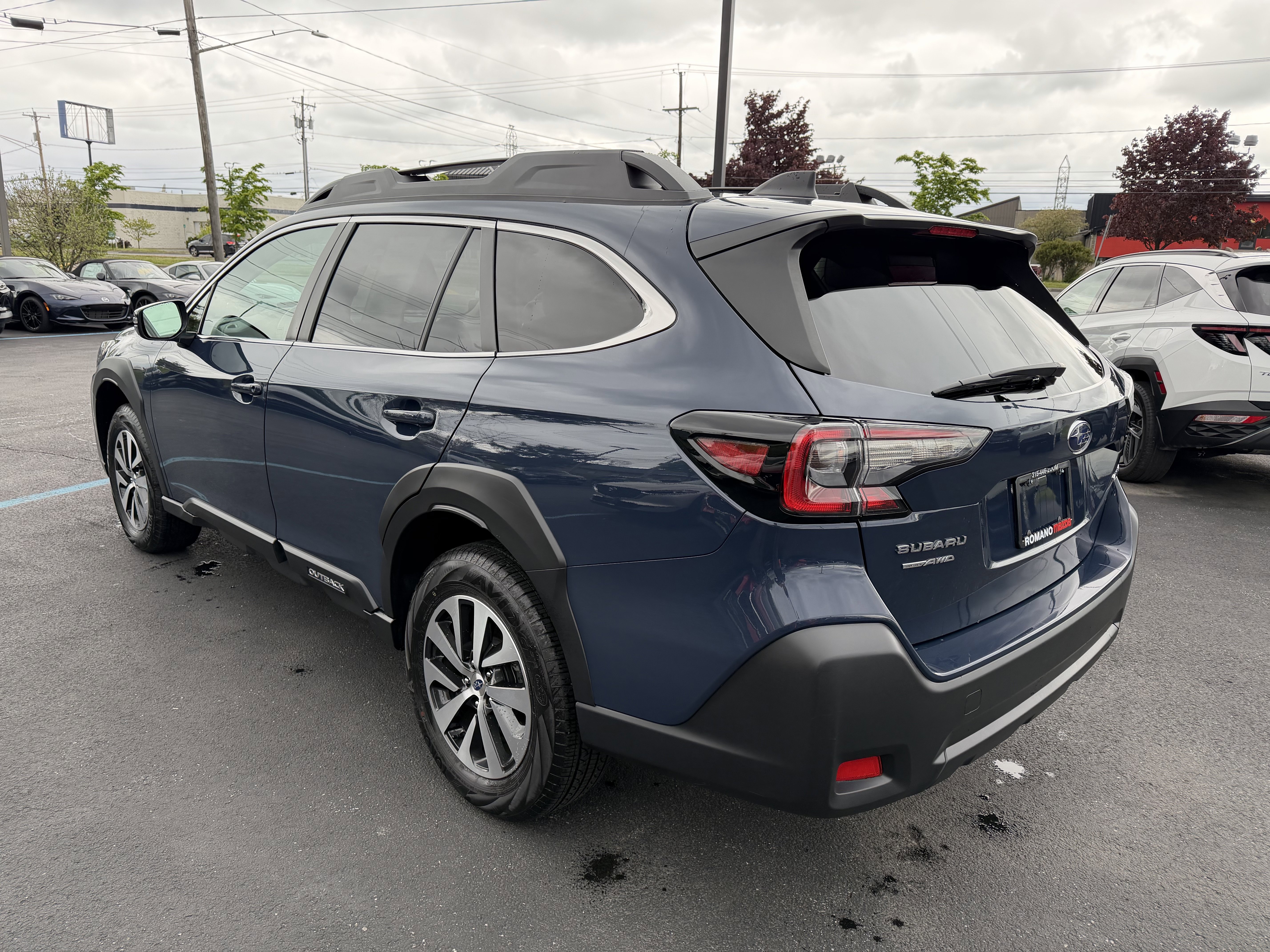Used 2023 Subaru Outback Premium AWD/4WD image 5