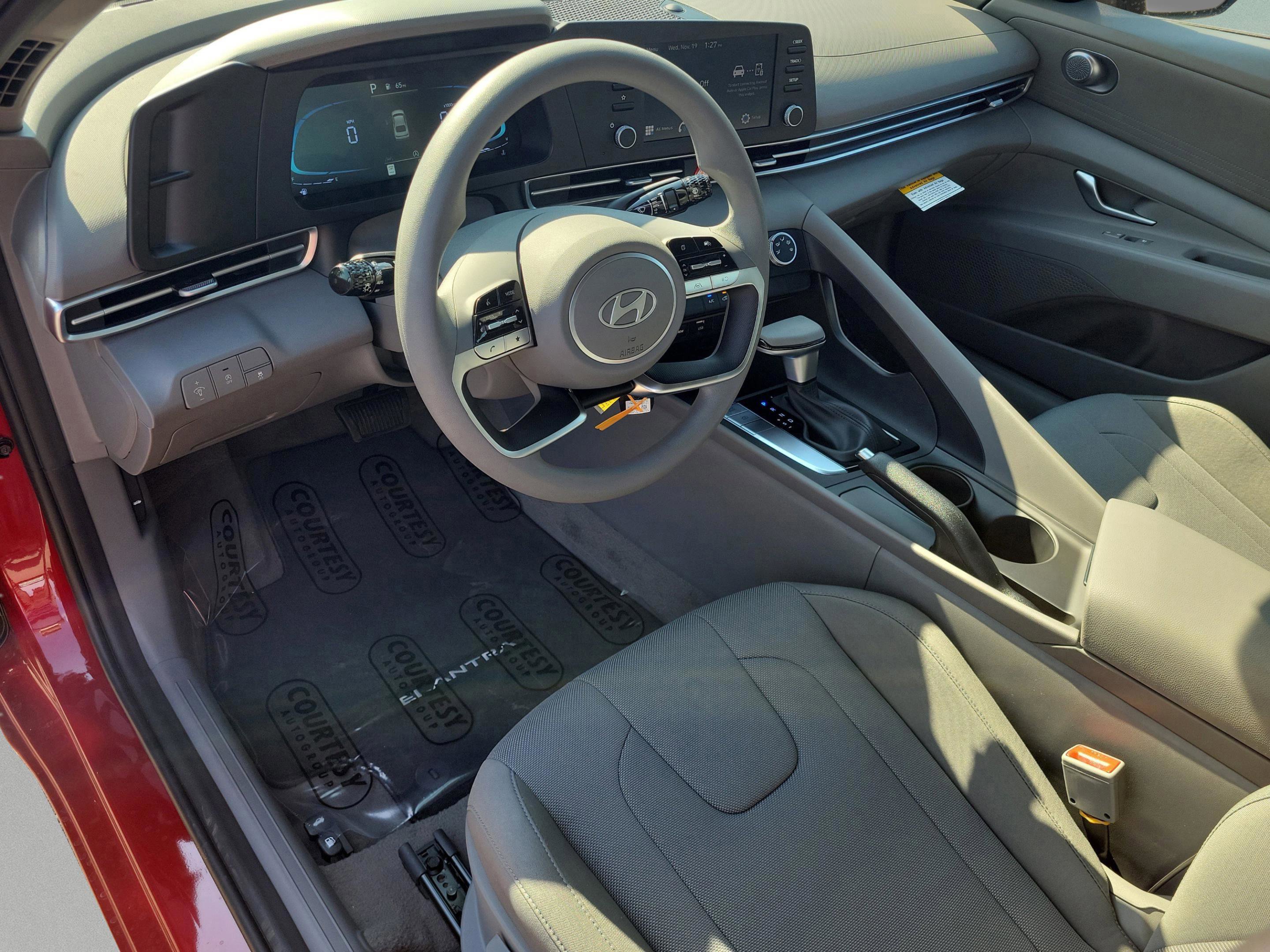 New 2026 Hyundai Elantra SE image 18