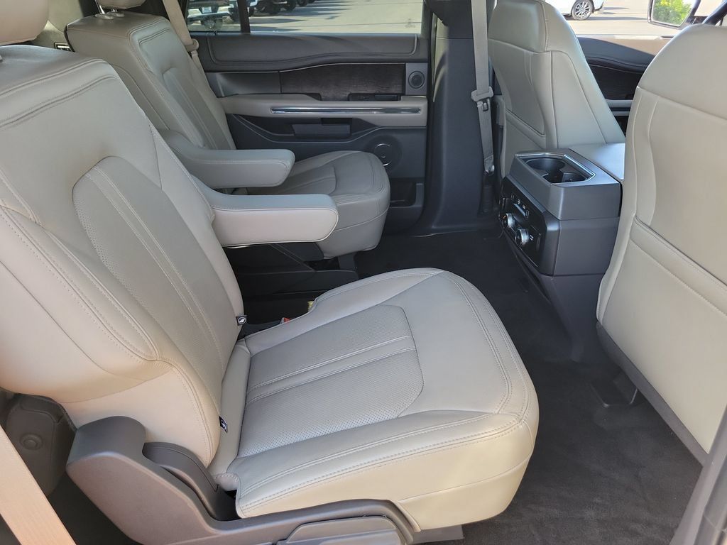 Used 2019 Ford Expedition Limited w/ Equipment Group 302A AWD/4WD image 23